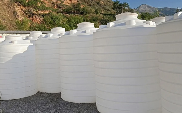 化工液体储存注意事项——选对PE古浪塑料桶避免安全隐患