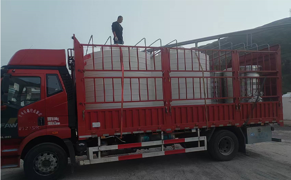 古浪立式运输桶安排发货现场